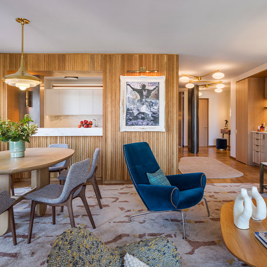 An intimately sized Washington Square post-war apartment was transformed into an inviting adobe, reflecting the client’s chic personal style in a harmonious balance of glamorous and understated Mid Century modern. 